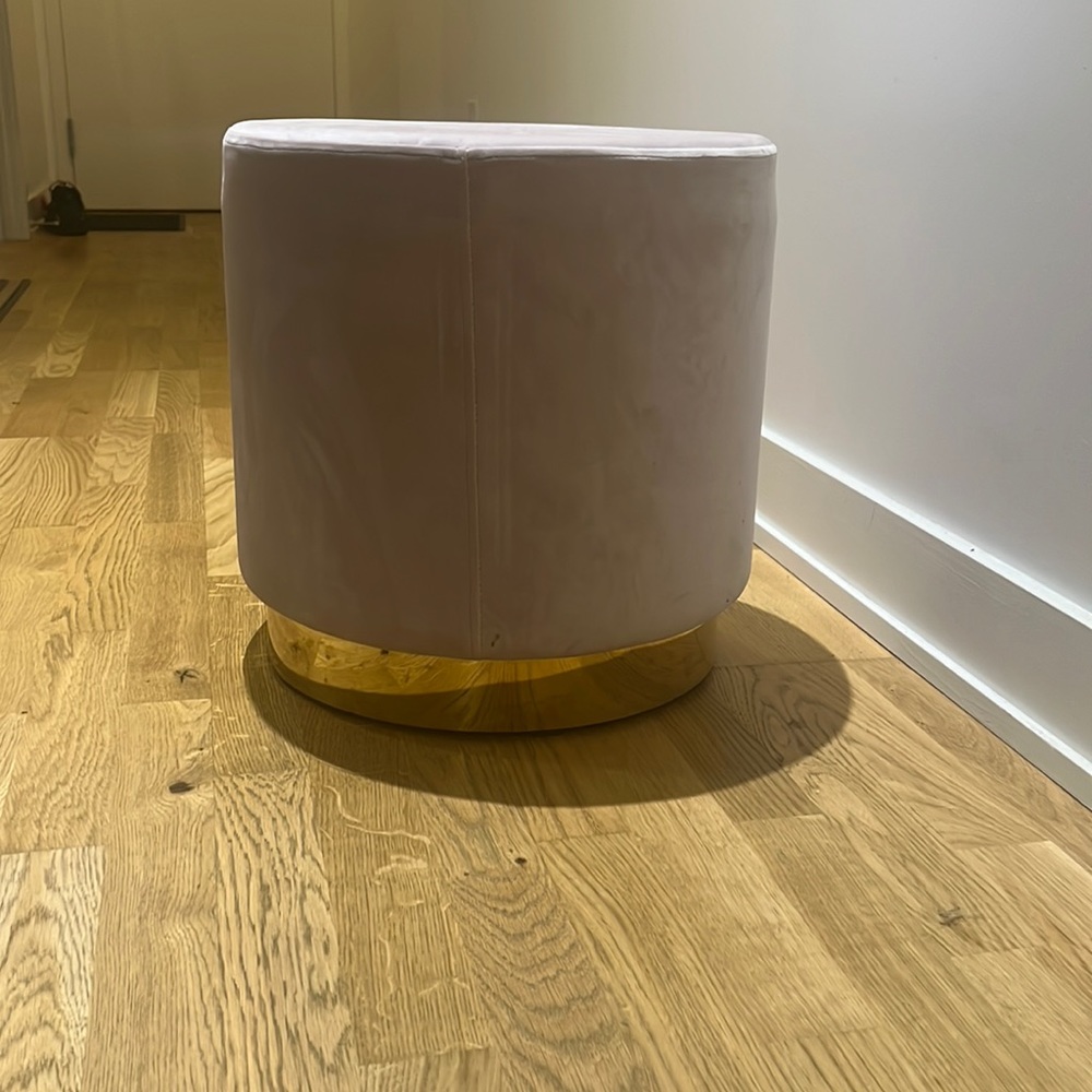 Pink velvet ottoman